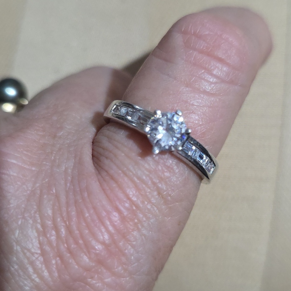 1 CT ROUND BRILLIANT SIMULATED DIAMOND RING SIZE 11 SET IN 925 STERLING SILVER - Picture 6 of 6
